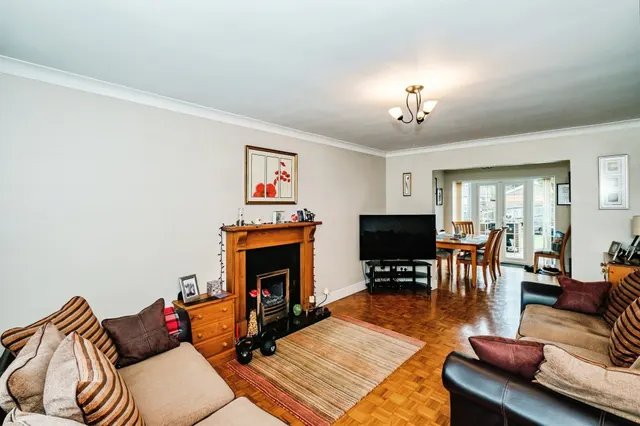 Hurston Close, Worthing, BN14, photo 3