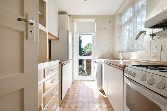 Orchard Way, Reigate, RH2, photo 3