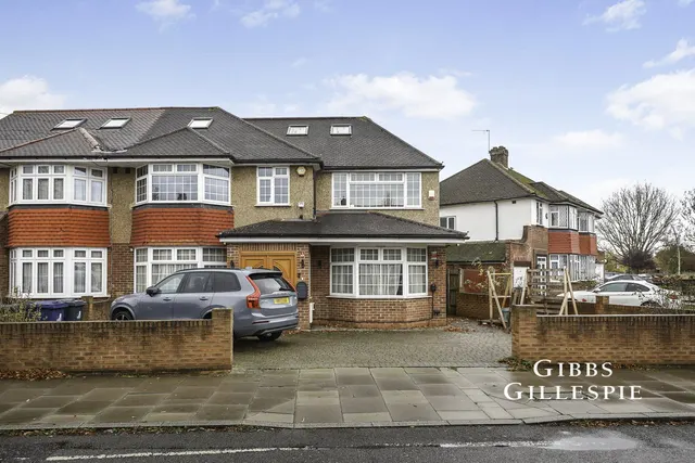Tangmere Gardens, Northolt, UB5, photo 1