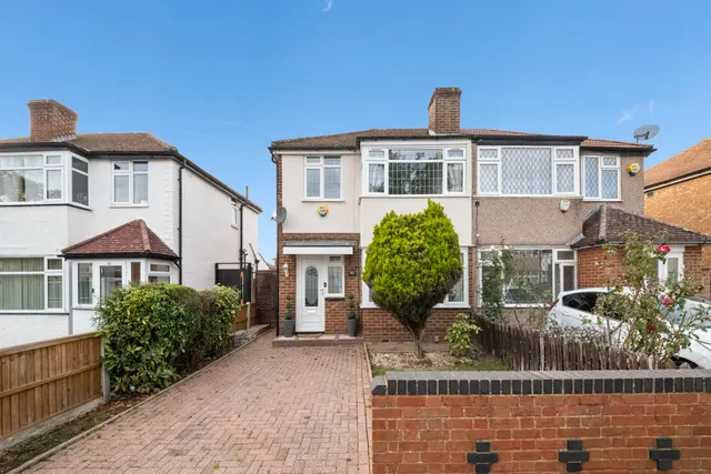 Fairholme Crescent, Hayes, UB4, photo 1