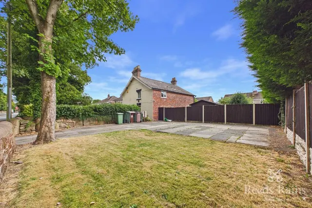 3 bedroom house — Warrington Road, Rainhill, Merseyside, L35