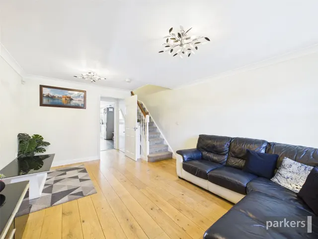 Maiden Place, Lower Earley, RG6, photo 2