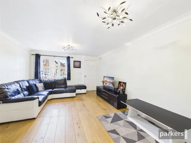 Maiden Place, Lower Earley, RG6, photo 3