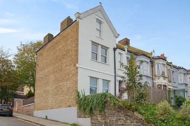 Plumstead High Street, London, SE18, photo 1