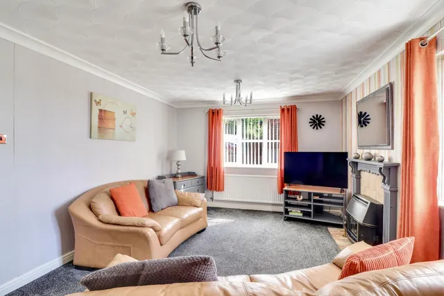 Hall Park Rise, Kippax, LS25, photo 2