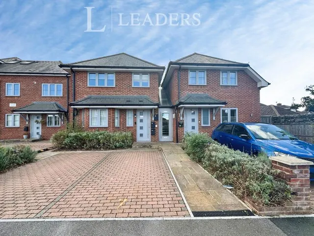 Pyrford Close, PO7, photo 1