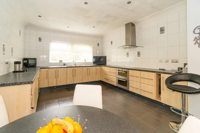 Prescot Road, Aughton, L39, photo 3