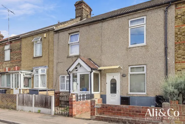 3 bedroom house, Richmond Road, Grays, RM17