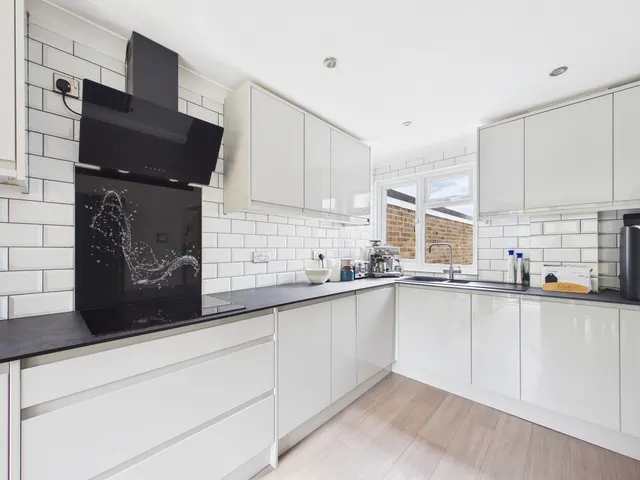 Widdenton View, Lane End, HP14, photo 3