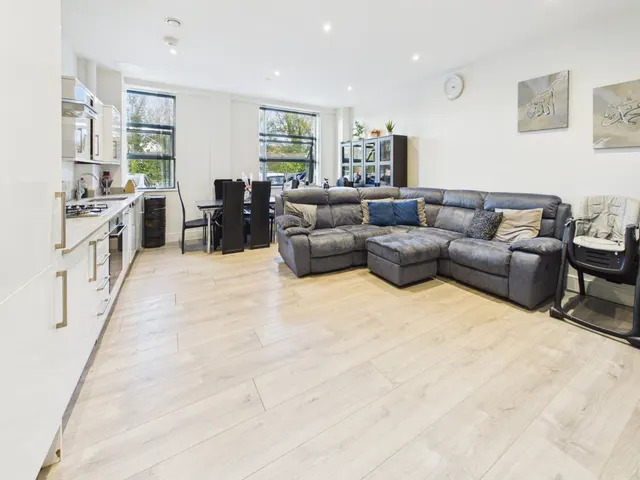Heron Drive, Langley, SL3, photo 2