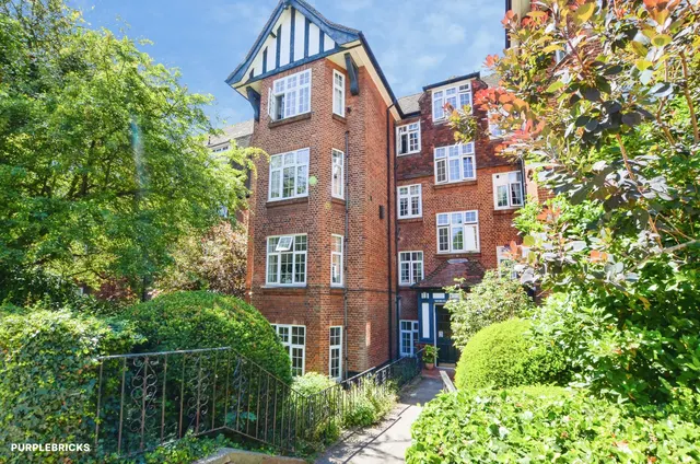 Finchley Road, London, NW2, photo 3