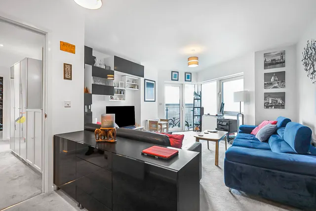 Juniper Drive, London, SW18, photo 1