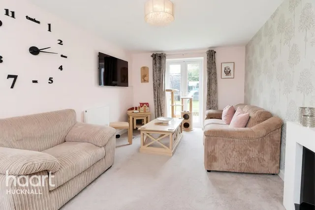 Henfrey Drive, Nottingham, NG15, photo 2