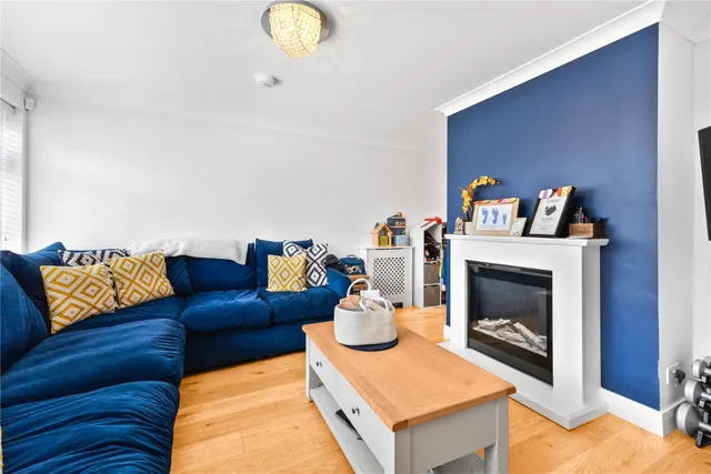 Gosden Road, West End, GU24, photo 3