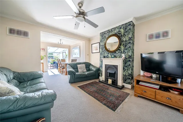 Photo 3 — Courtfield Rise, West Wickham, BR4