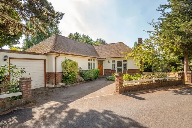 Penton Hall Drive, Staines-Upon-Thames, TW18, photo 1