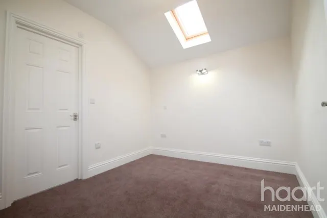 One Bedroom Apartment In Town Centre Location, SL6, photo 3