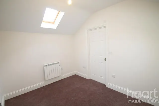 One Bedroom Apartment In Town Centre Location, SL6, photo 2