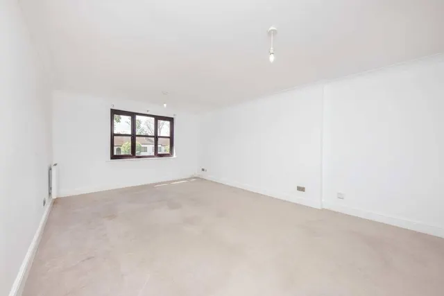 Kingston Road, TW11, photo 2