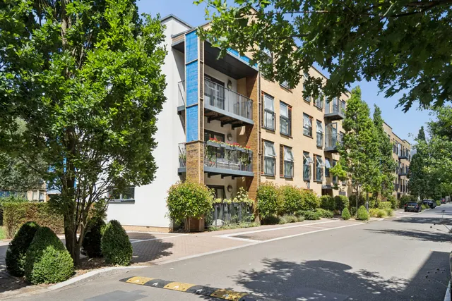 2 bedroom flat — Brindley Court 70 Letchworth Road, Stanmore, Stanmore, HA7 1FN