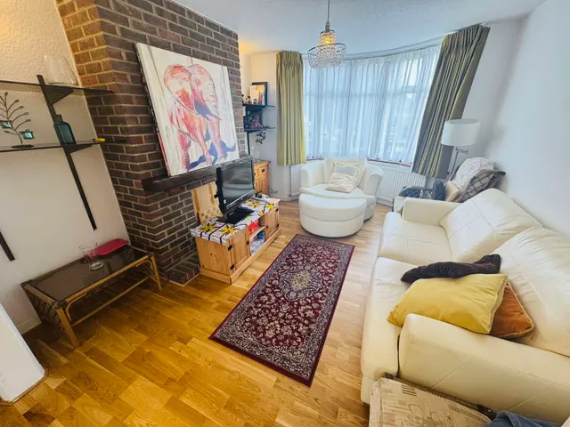 The Fairway, Northolt, UB5, photo 2