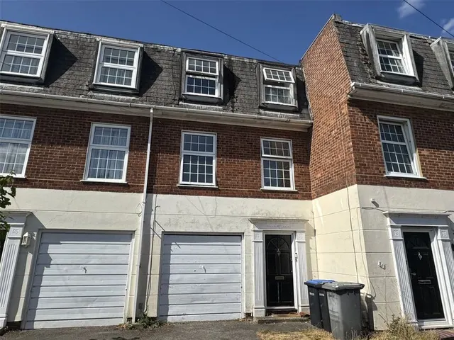 Victoria Street, Englefield Green, Surrey, TW20, photo 1