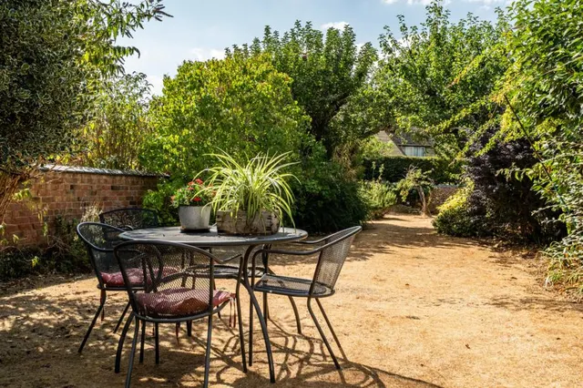 Leys Villas, The Leys, OX28, photo 2