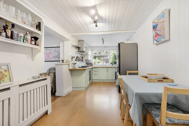 Eastbourne Road, Brentford, TW8, photo 1