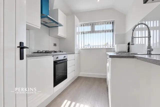 Ruislip Road, Greenford, UB6, photo 2
