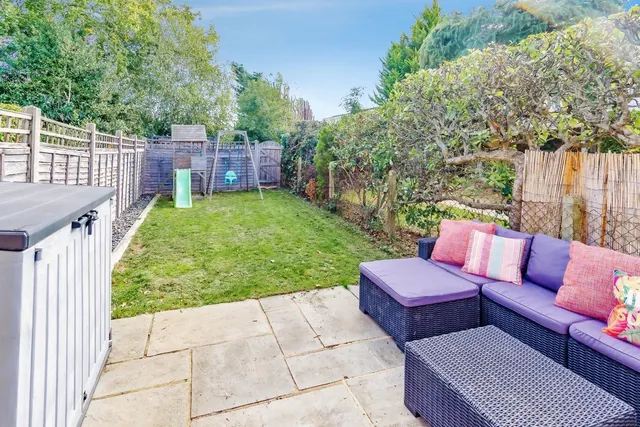 Windmill Close, Caterham, CR3, photo 3