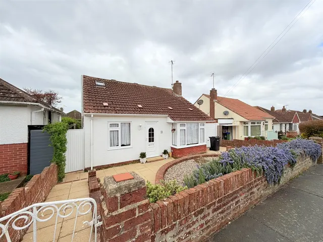 Chyngton Gardens, Seaford, photo 1