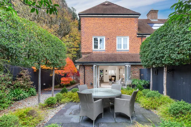 Photo 2 — Twining Close, Tunbridge Wells, Kent, TN4 8FJ