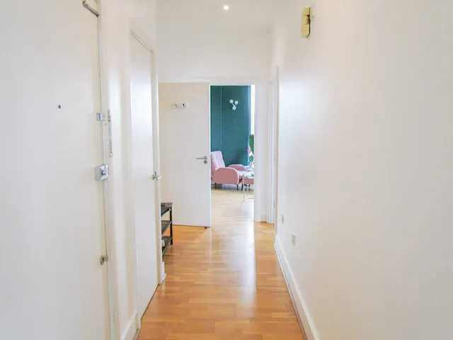 Fox Lane North, Cherstey, KT16, photo 2