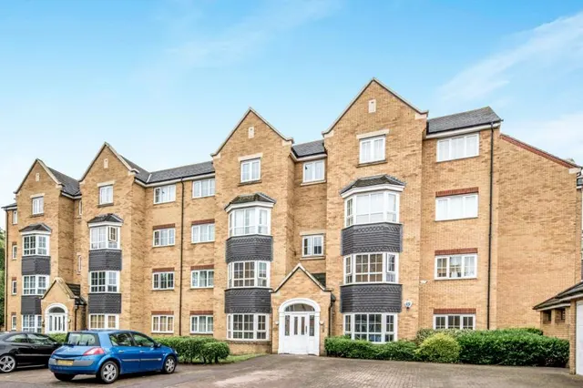 1 bedroom flat, Henley Road, Bedford, MK40