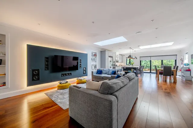 Photo 2 — Longland Drive, Totteridge, N20