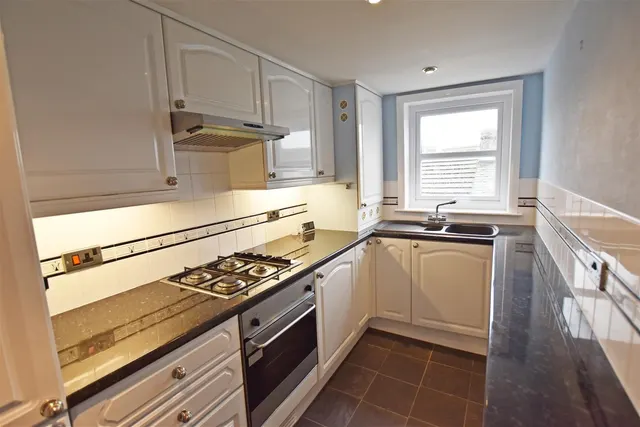 Photo 3 — 5 Peel Terrace, Scarborough YO12 7HP