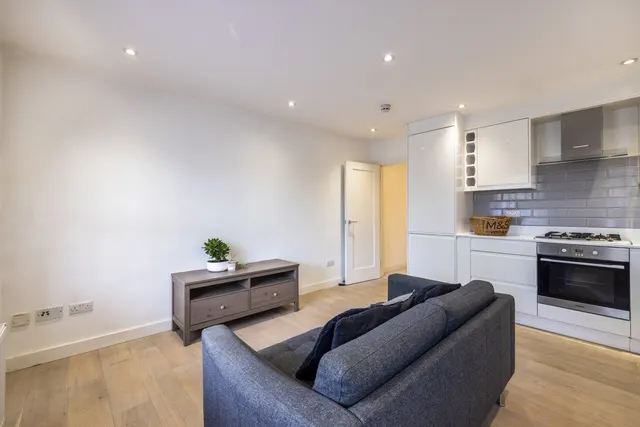 Kennington Road, London, SE11, photo 1