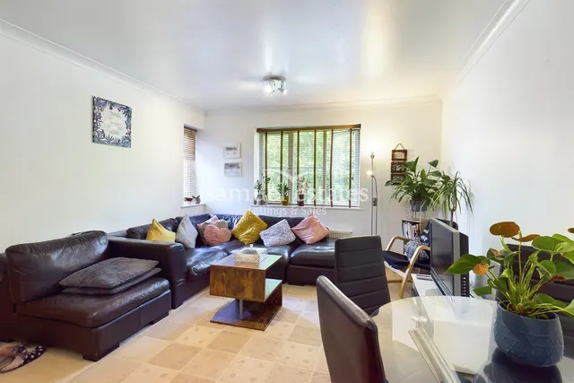 Photo 2 — Colliers Wood, London, SW19 1UL