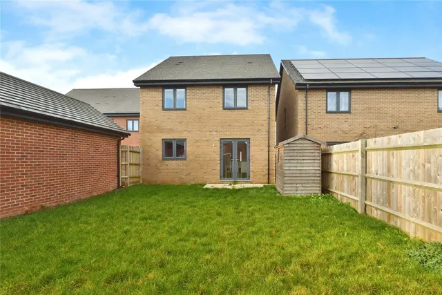 Photo 3 — Rambouillet Drive, Whitehouse, Milton Keynes, Buckinghamshire, MK8