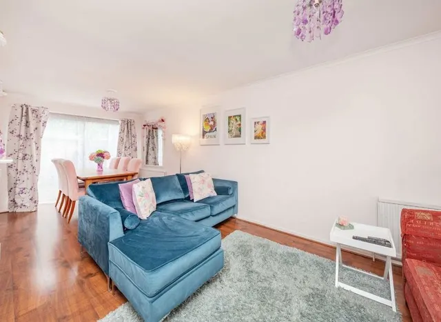 Photo 2 — Gordon Road, Shepperton, TW17