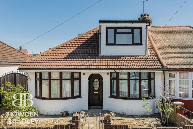 Tunstall Avenue, Hainault, IG6, photo 1