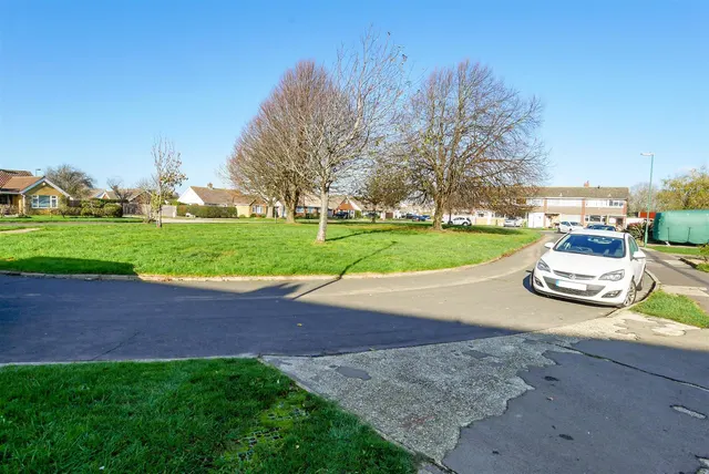 Highdown Drive, Littlehampton, photo 2