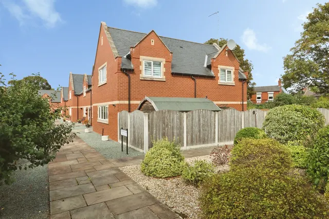 Tudor Villas, Retford, photo 1