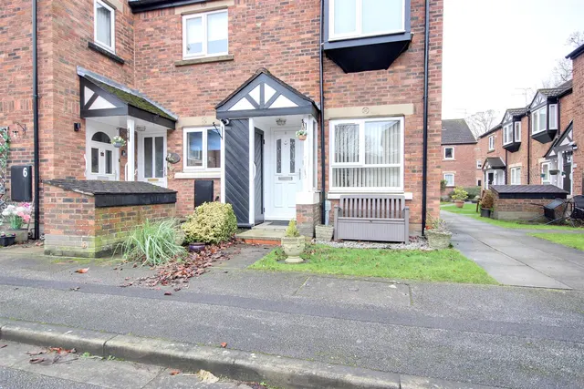 Applegarth Mews, Crescent Street, Cottingham, photo 1