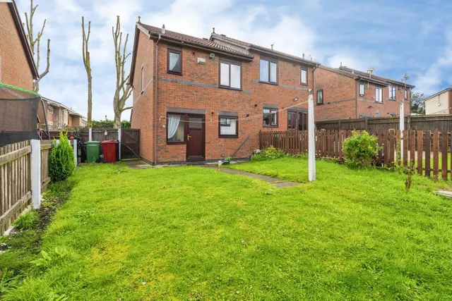 St. Gregorys Close, Bolton, BL4, photo 2
