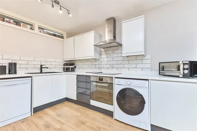 Beacon Hill Road, Hindhead, GU26, photo 2