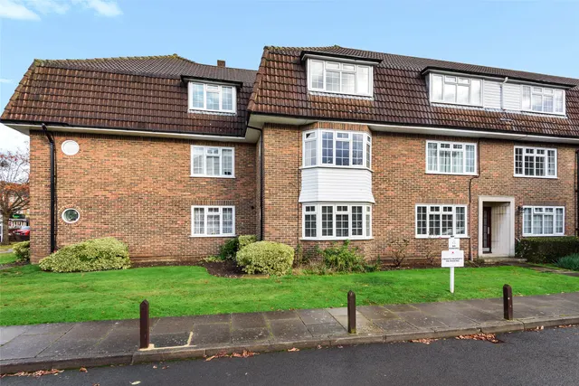 Queensfield Court, Surrey, London Road, SM3 8JD, photo 1