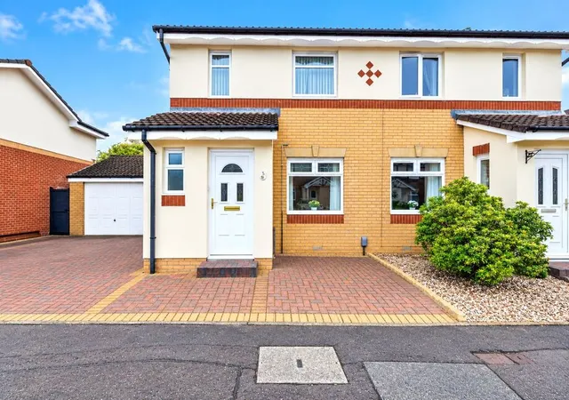 3 bedroom house — Jamieson Avenue, Stenhousemuir, Stirlingshire, FK5
