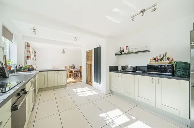 Sandy Lane, Woking, GU22, photo 3