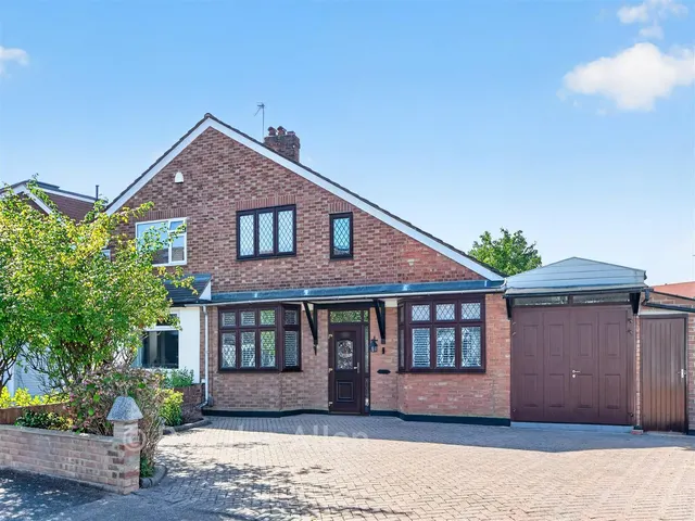 3 bedroom house, Richmond Crescent, Chingford, E4
